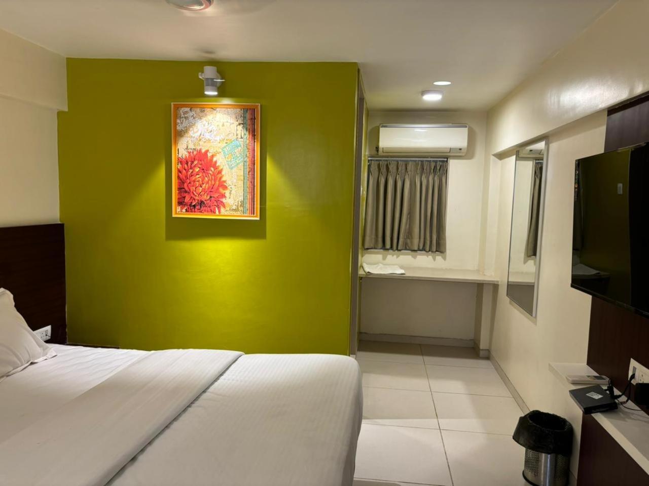 Hotel Haldi Nashik Exterior photo