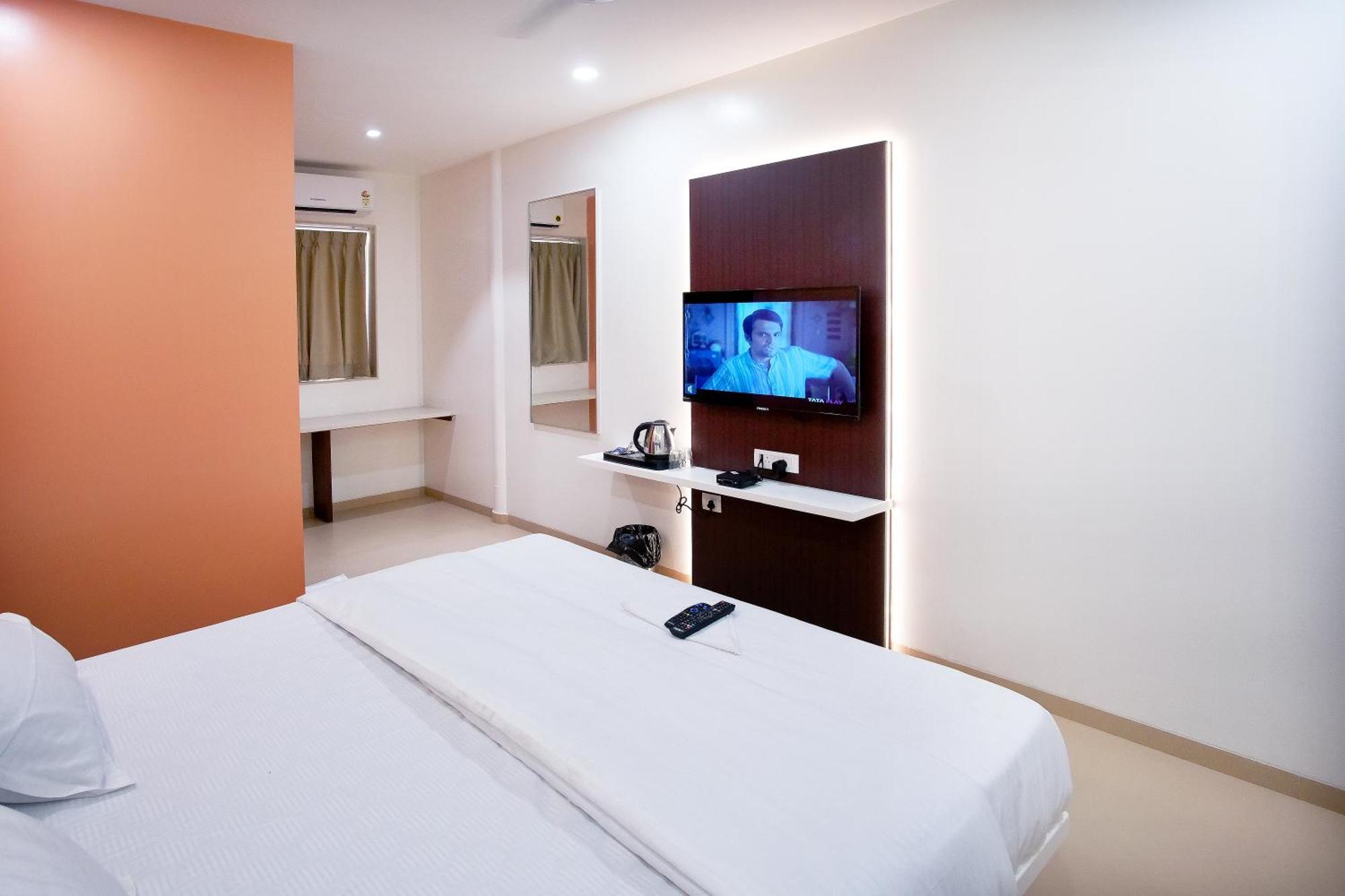 Hotel Haldi Nashik Room photo