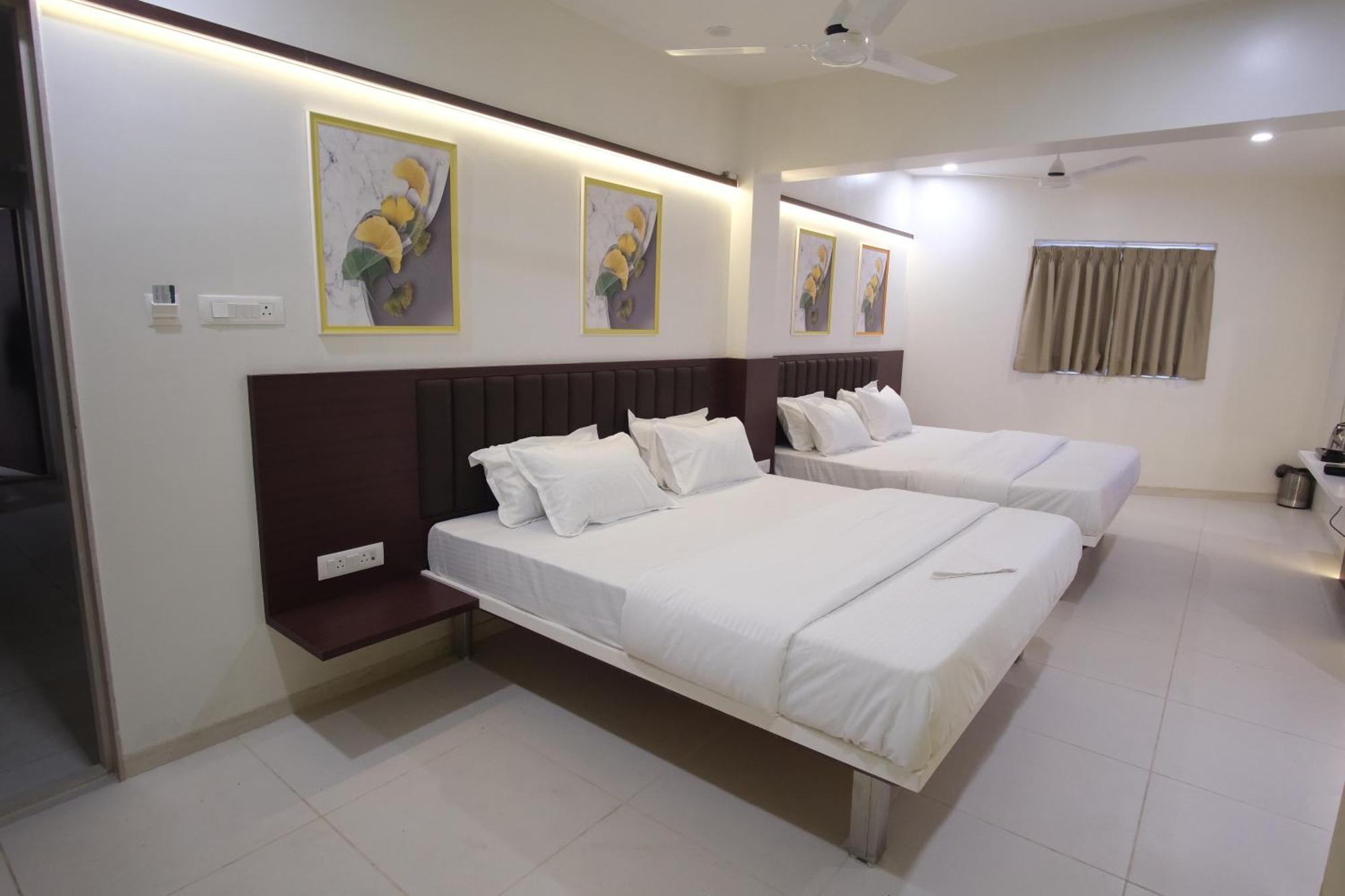 Hotel Haldi Nashik Exterior photo