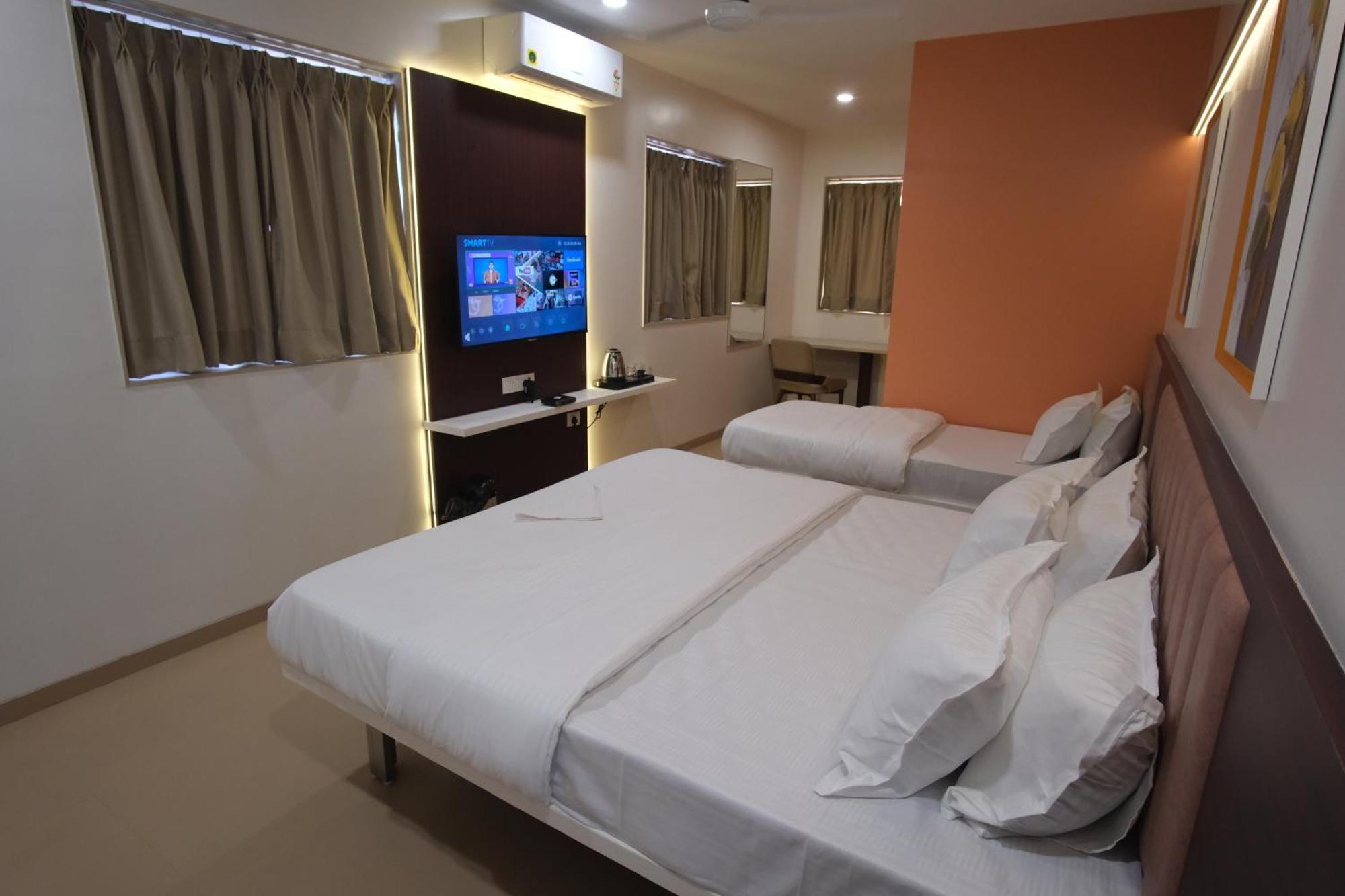 Hotel Haldi Nashik Exterior photo
