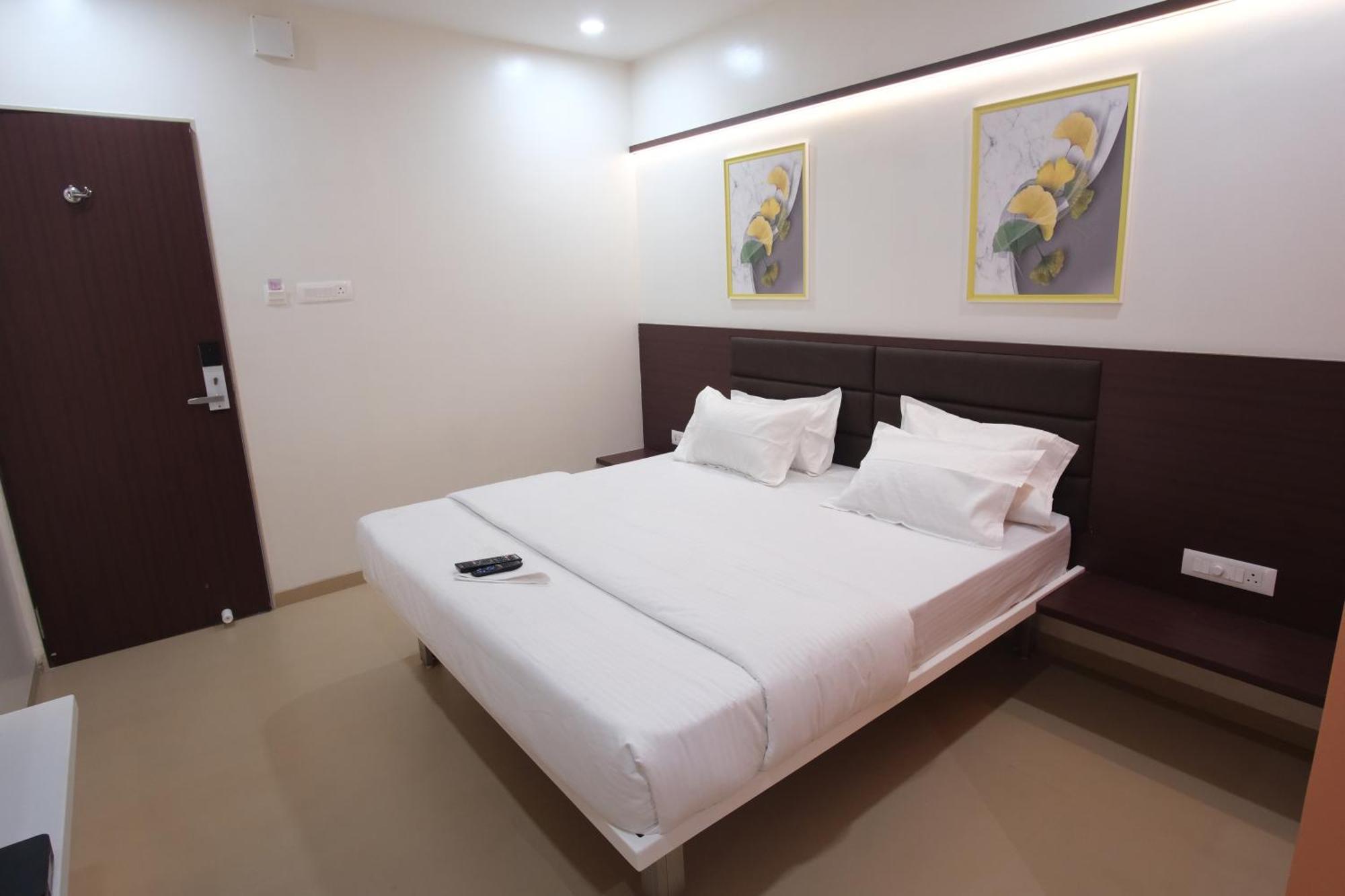 Hotel Haldi Nashik Exterior photo