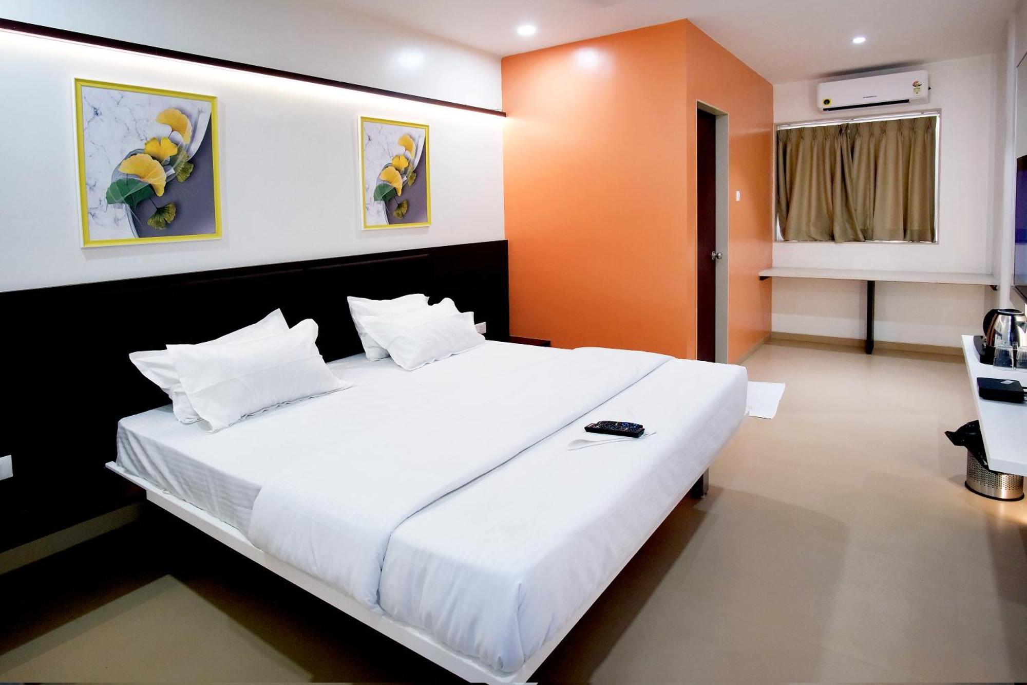 Hotel Haldi Nashik Exterior photo