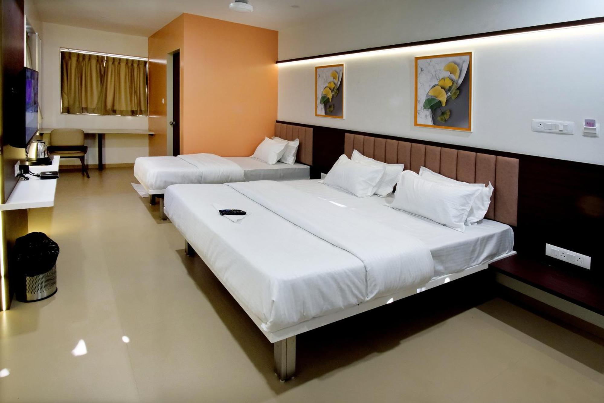 Hotel Haldi Nashik Exterior photo