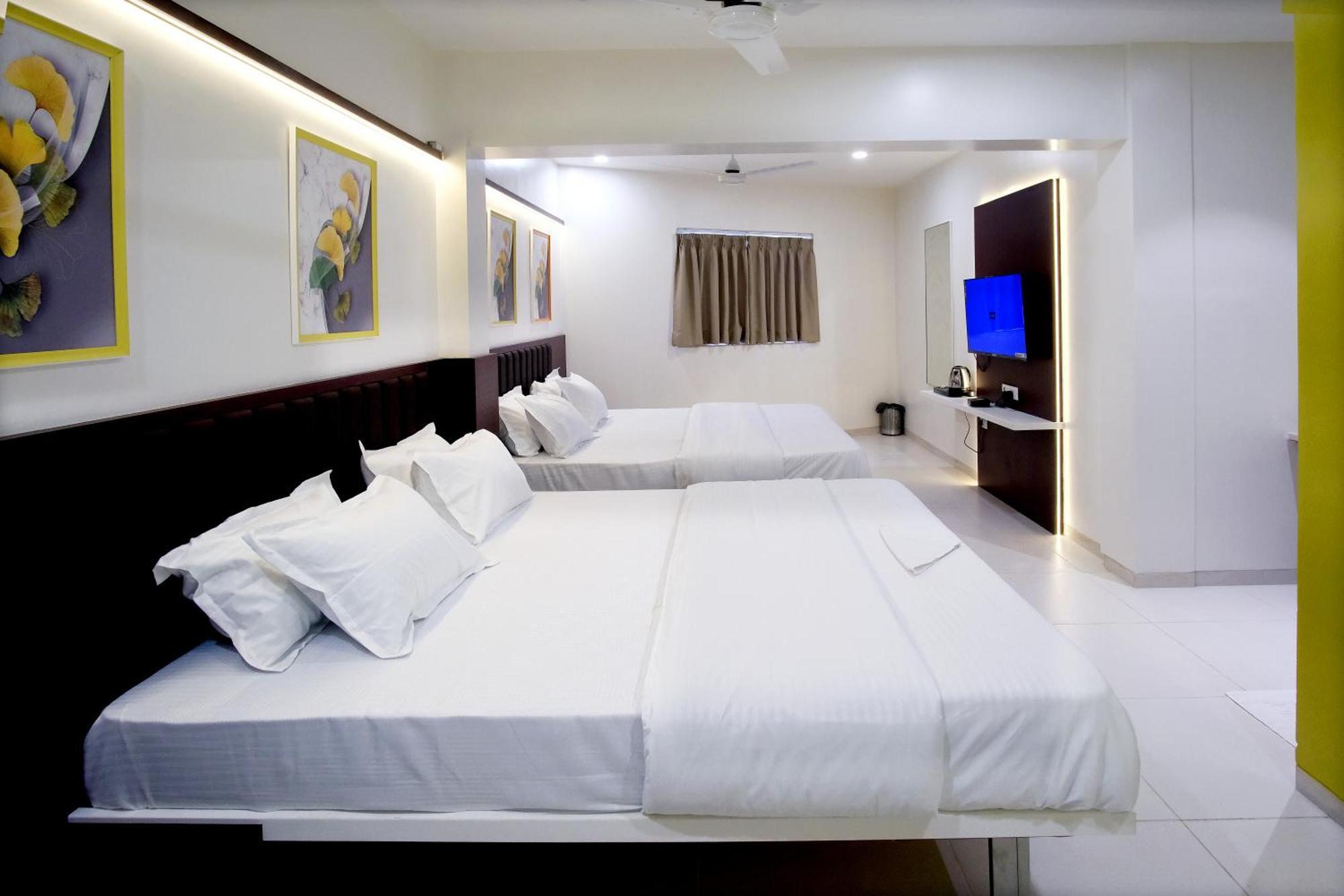 Hotel Haldi Nashik Exterior photo